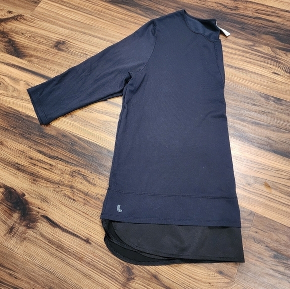 Lolë modal v-neck short-sleeved blouse - Picture 2 of 7